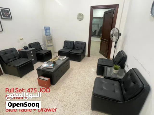 أثاث مكتبي / طبي بحالة ممتازة