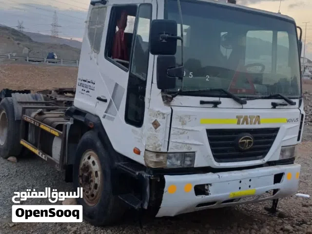 سيارة تاتا 2008 شاحنة ديزل مرخصة مع إطارات احتياطية و Apple CarPlay