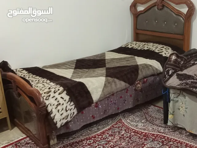 غرفة نوم  ام نفر واحد 3 قطع  شغل عراقي للبيع السعر 500.000 وبيها مجال بسيط للشراي