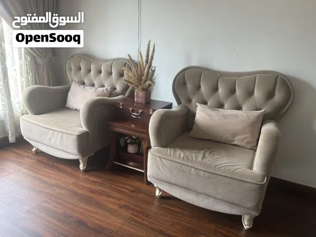 طقم كراسي فوتيه مفردة (2 قطع) مثالي لكسر روتين الصالة، تصميم مريح.