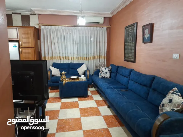 شقة للبيع في أجمل مناطق حي عدن بالقرب من مدارس الناصر الحديثة ومسجد عثمان بن عفان