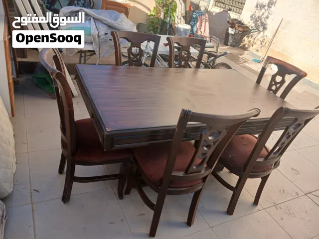 طاولة للبيع