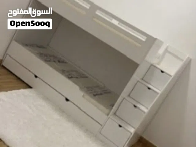 للبيع سرير خشب ابيض اصلي