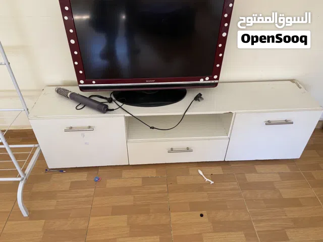 للبيع طاوله تلفزيون ومراي وتعليقت اواعي