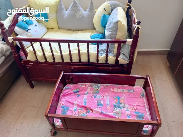 سرير بيبي مع سرير هزاز خشب زان