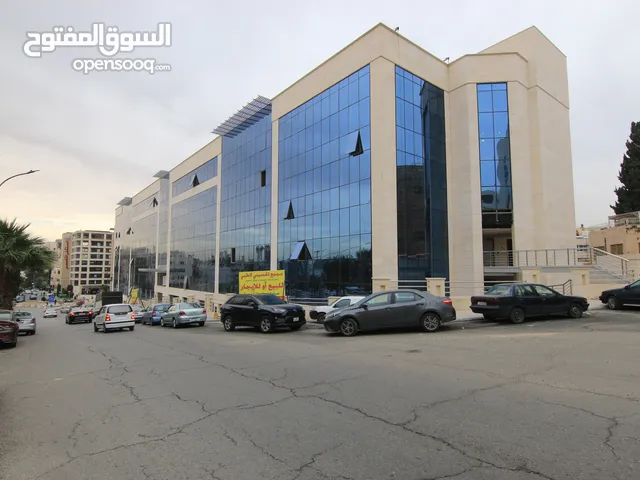 عيادة للبيع بمجمع ضخم من المالك مساحة 55م جانب التخصصي (مجمع الحسيني الطبي)