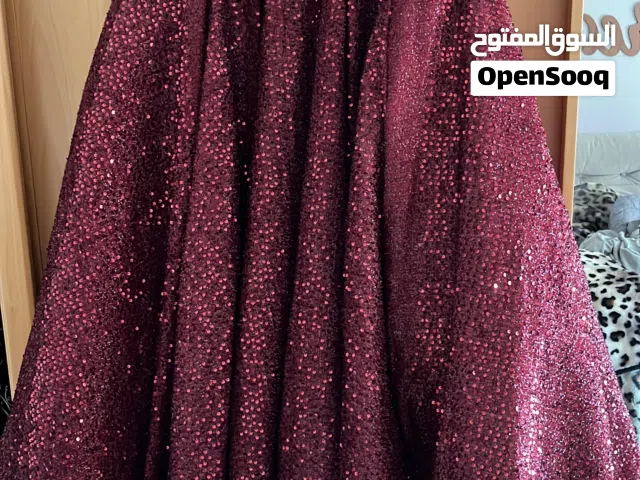 بدلة فستان خطبة خمري (برجندي)