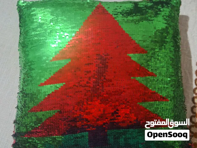 مخدة بلونين أخضر و احمر  coussin en 2 couleurs rouge et vert