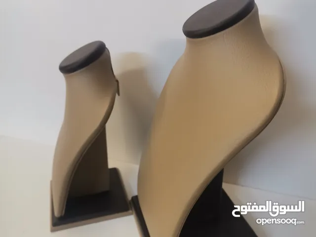 كل ما يلزم محلات الذهب والفضه والبازارات تفصيل تواصي حسب الطلب باسعار جدا منافسه