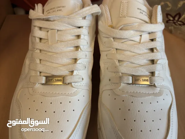 BERSHKA WHITE SHOES