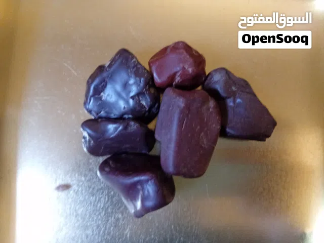 يشب أحمر و بني