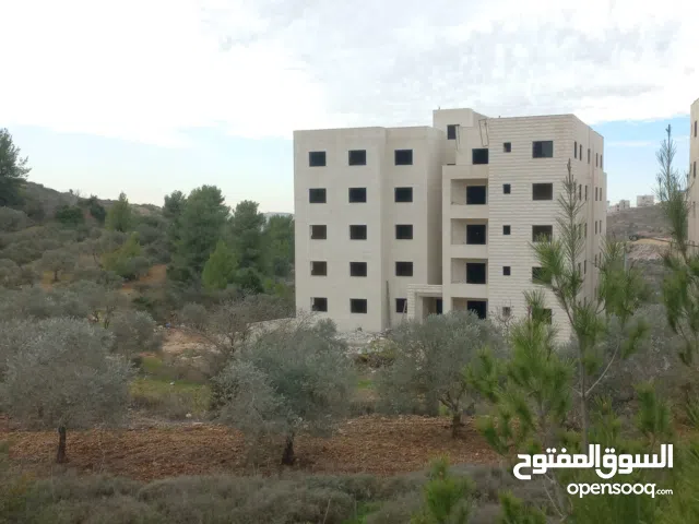 شقق للبيع قرب الشارع الرئيسي