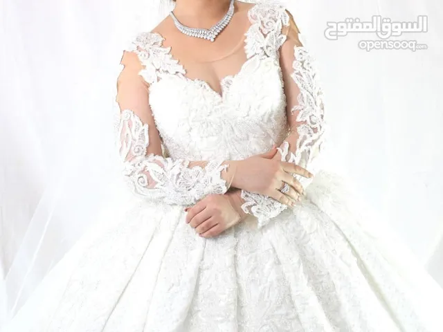 4  فستان زفاف بسعر خيالي