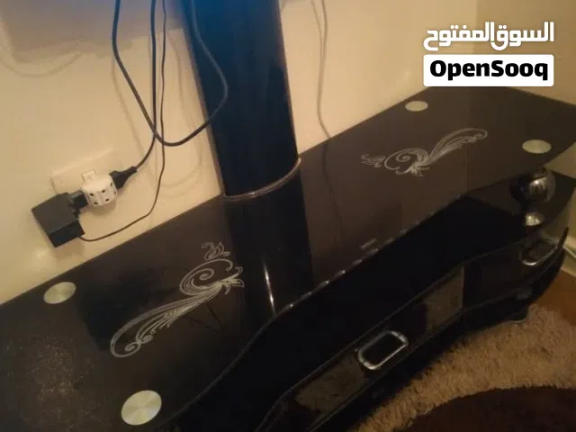 طاوله شاشه سوداء مع زوز رخام ومرش  وتلات كجوره  ومنقصروش مع حد بأدن الله