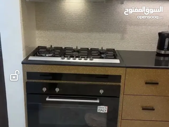 مطبخ نظيف جدا جدا بحالة ممتازة