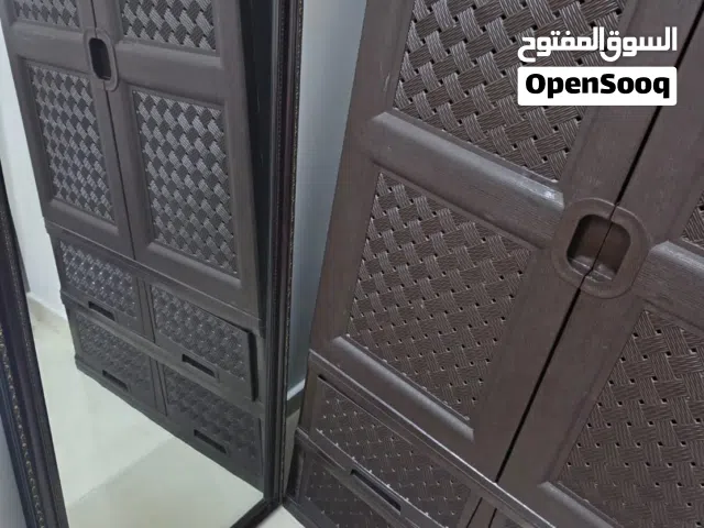 مراية + خزانة بلاستيك بحالة ممتازة