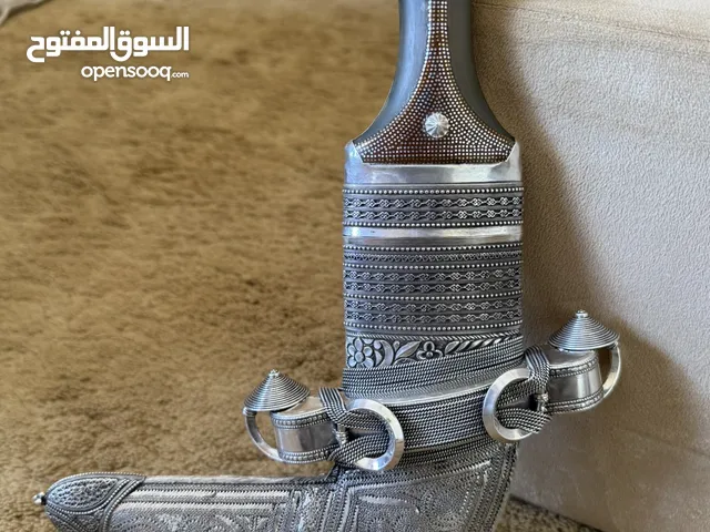 خنجر للبيع عليها جرن زراف هندي قديم