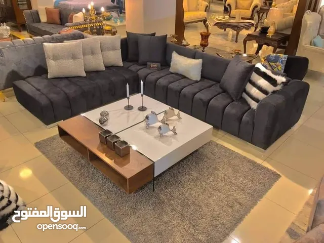 منجد متنقل لصيانة وتنجيد جميع انواع الكنب والرواسي داخل المنزل