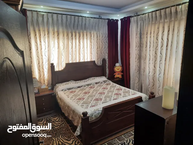 غرفة نوم خشب ثقيل لون بني