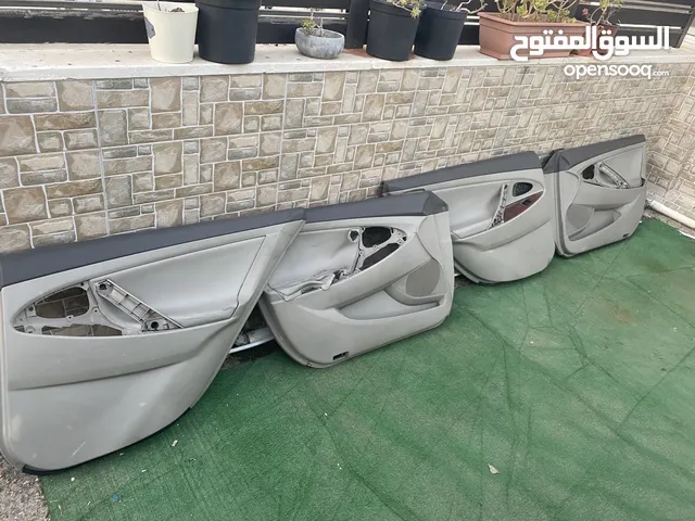 اربع بطاين ابواب جلد تويوتا كامري موديل 2010 بحالة متوسطة للبيع بسعر 25 دينار