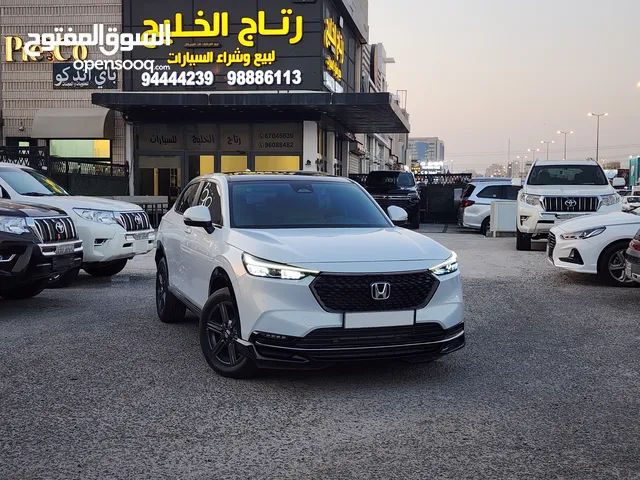 هوندا HR-V موديل 2023 عداد 13 ألف تحت الكفالة صبغ وكالة شرط الفحص بالكامل لون أبيض لؤلؤي