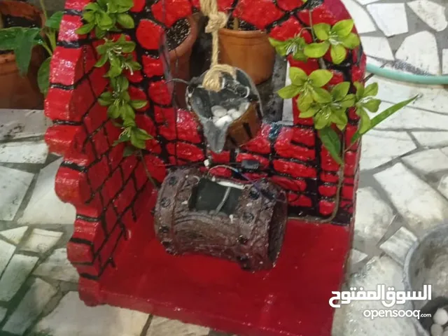 لوحات قرآنيه ونوافير وحوض سمك