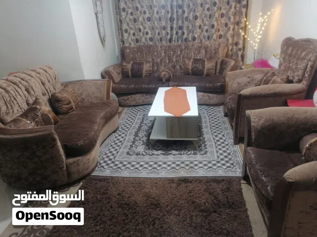 طقم كنب بحاله الجديد مع طاوله