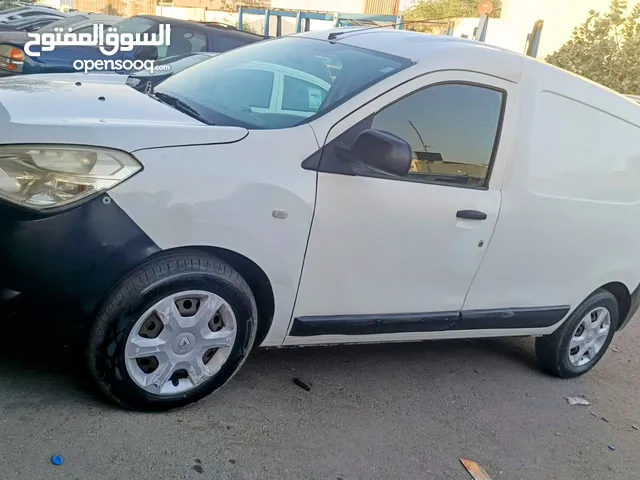 سياره رينو فان .مستعمله مفحوصه ومجدده وجاهزه لنقل ملكيه. السياره نظيفه جدا جدا ولا يوجد فيها اي خلل