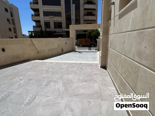 شقة ارضية مع مسبح خاص  في اجمل مناطق النخيل