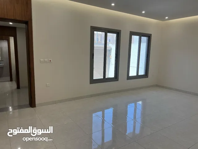 455 m2 3 Bedrooms Villa for Sale in Al Madinah Al Jamawat