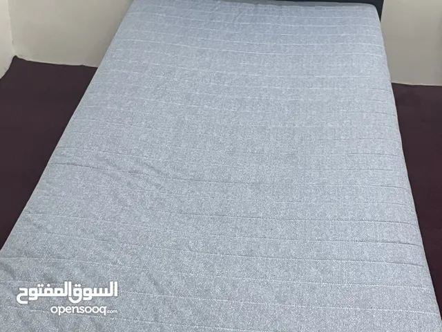 سرير ايكيا ومرتبة