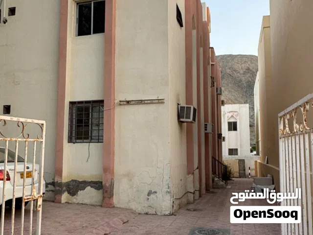 بنايه سكنيه موقع ممتاز في الوادي الكبير