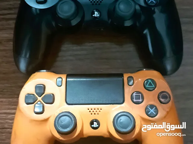 أيادي ps4 عدد 2 اصليات لا مفتوحات ولا مصلحات شبه جداد وكاله بسعررر حرررق