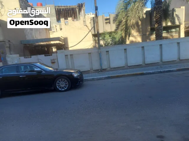 دار سكني متكون من دارين متناضرتين متلاصقتين في منطقة الجزائر في الفرع المقابل لمسجد الموسوي الكبير