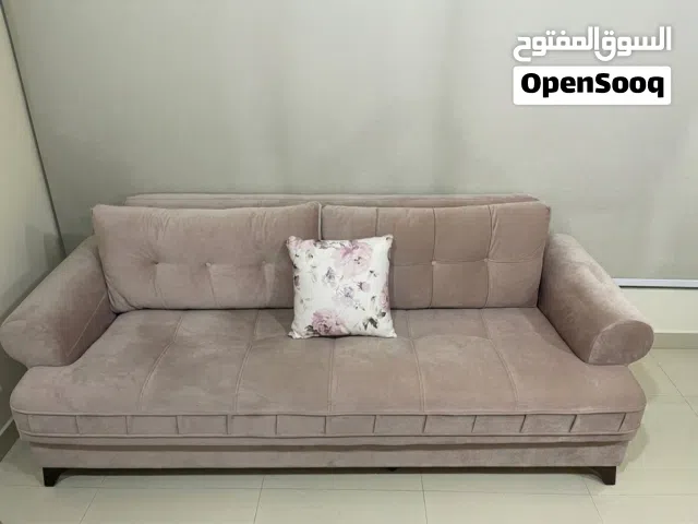 كنبة سرير نظيفة جدا للبيع / sofa bed for sale
