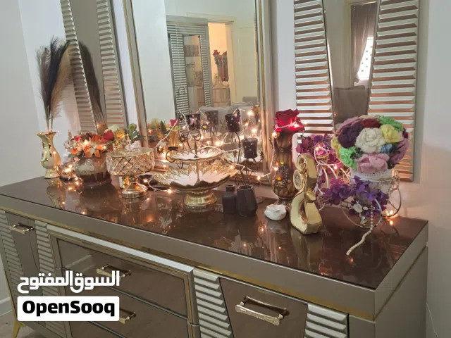 غرفه سفره جدا ممتاز  بحال وكاله جدا  استعمال سنه ونص فقط  من أجمل سفر معارض شهوان سعرها والوصل موجود
