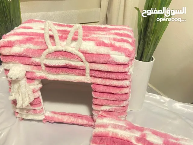 بيوت قطط يجمع بين الراحة، الأناقة، والمرح: • تصميمات عصرية تتماشى مع ديكور منزلك • مكان للنوم