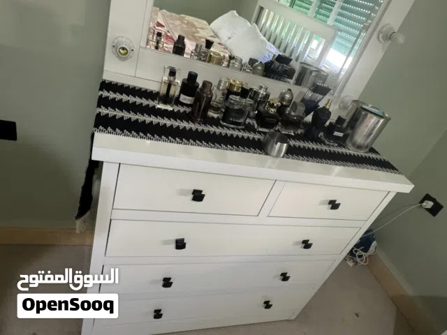 غرفة نوم بحالة الوكالة خشب ايجر الماني