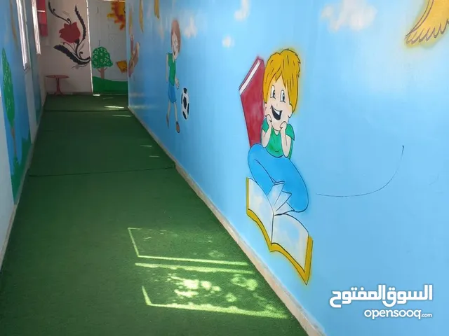 مركز تعليمي وحضانة للبيع