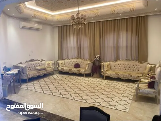 700 m2 More than 6 bedrooms Villa for Sale in Al Ain Al-Dhahir