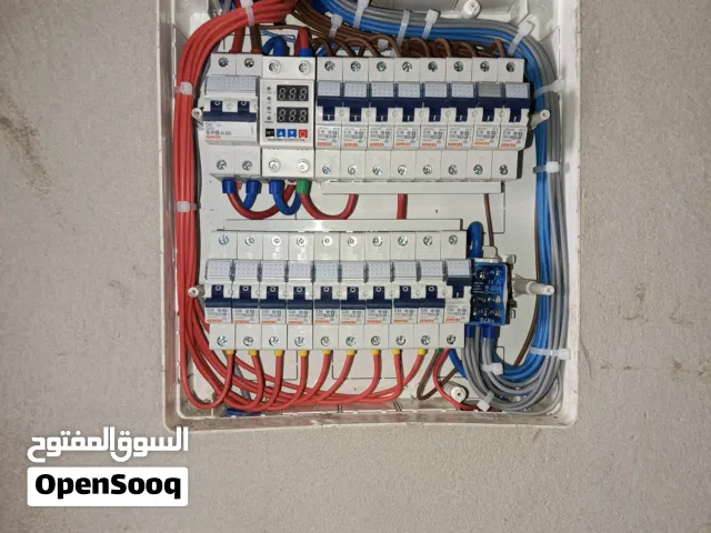 كهربائي فني كهرباء منازل لدينا خبرة كافية لجميع خدمات كهربائيّة
