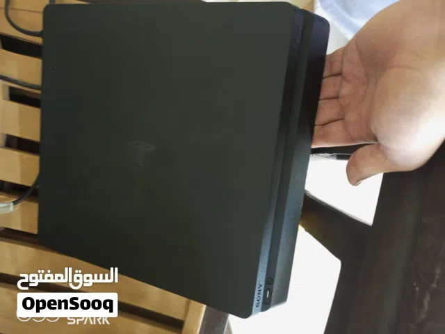جهاز PS4 سلم 500g بحالة جديدة استخدام قليل جدا