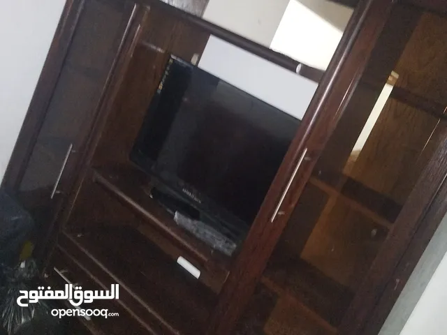 خزانة حجم كبير وبوفيه خشب بلوط تفصيل بحالة جيدة