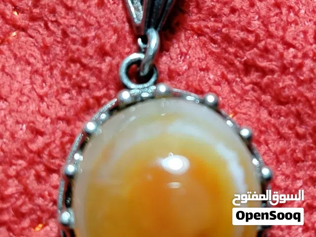 القطعه ب15دينار تعليقة فضه بحجر طبيعي