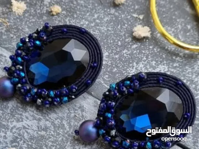 أقراط مصنوعة يدويًا من الخرز