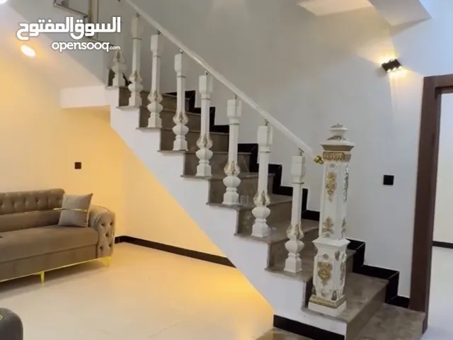 بيت طابقين في حي الاحرار خلف المدينة الرياضية