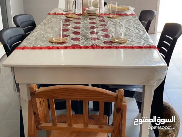 طاولة طعام