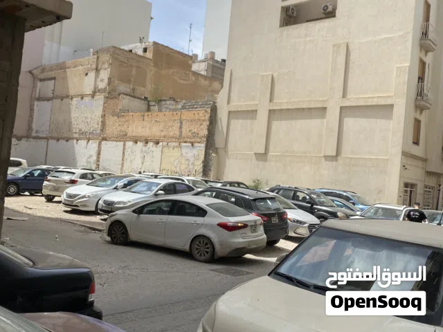 مبني تجاري وسط البلاد