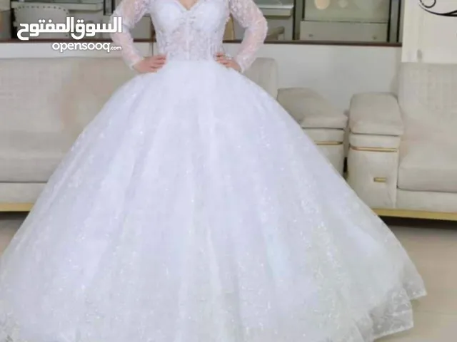 فستان عروسة مع تاج اصلي
