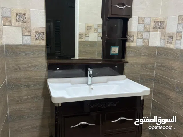 مغسله مع ملحقاتها